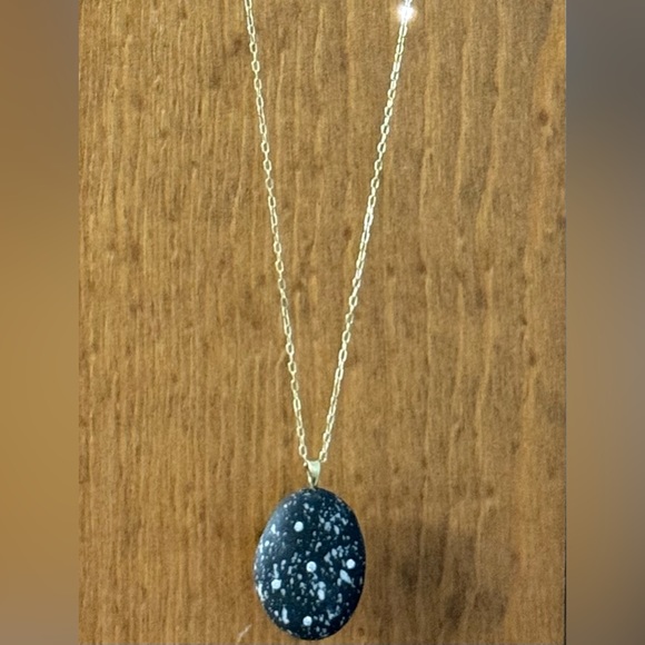 EUC CVC Stones Necklace with 5 Diamonds Set in Beautiful Black and White Stone - Picture 1 of 8